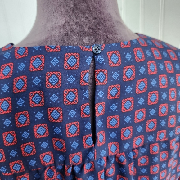 Gap Women's Navy Red Geo Ptint Long Sleeve V-Neck Blouse Keyhole Sz M - Picture 5 of 11